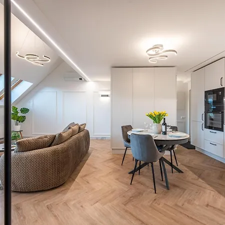Cohost I Premium Residences I On The Historic Pilies Street I Self Check-in Vilnius