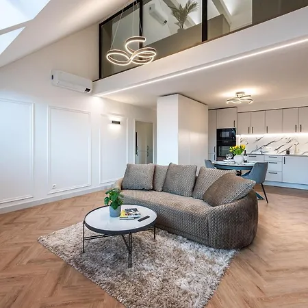Cohost I Premium Residences I On The Historic Pilies Street I Self Check-in Vilnius