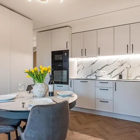 Cohost I Premium Residences I On The Historic Pilies Street I Self Check-in Apartment