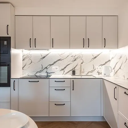 Cohost I Premium Residences I On The Historic Pilies Street I Self Check-in Вильнюс