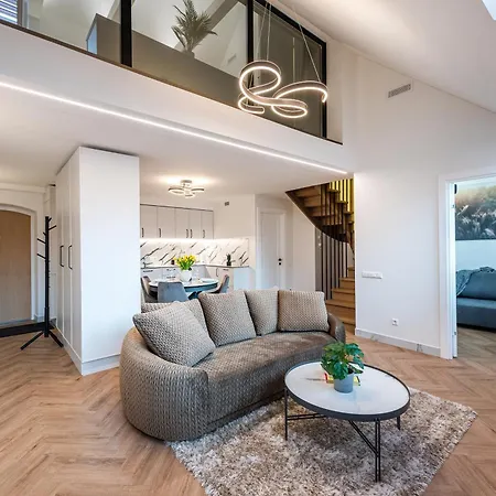 Cohost I Premium Residences I On The Historic Pilies Street I Self Check-in Вильнюс