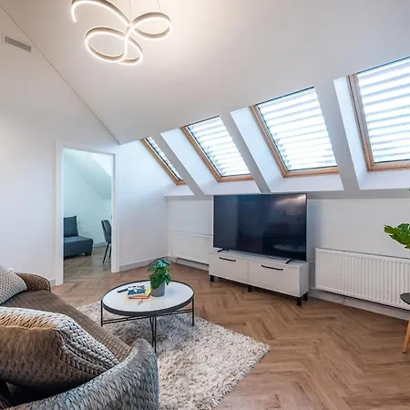Cohost I Premium Residences I On The Historic Pilies Street I Self Check-in Apartment