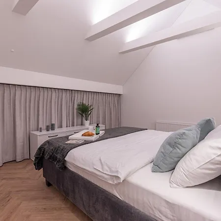 Apartment Cohost I Premium Residences I On The Historic Pilies Street I Self Check-in *