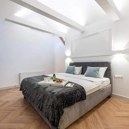 Cohost I Premium Residences I On The Historic Pilies Street I Self Check-in Apartment