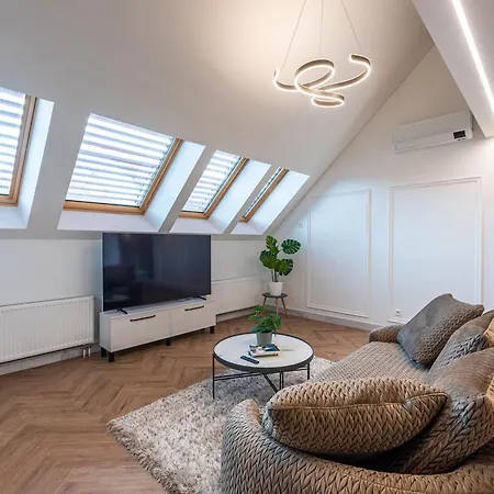Cohost I Premium Residences I On The Historic Pilies Street I Self Check-in Apartment *