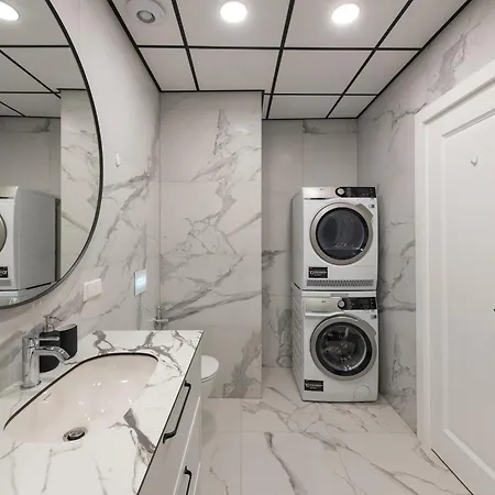 Cohost I Premium Residences I On The Historic Pilies Street I Self Check-in Apartment
