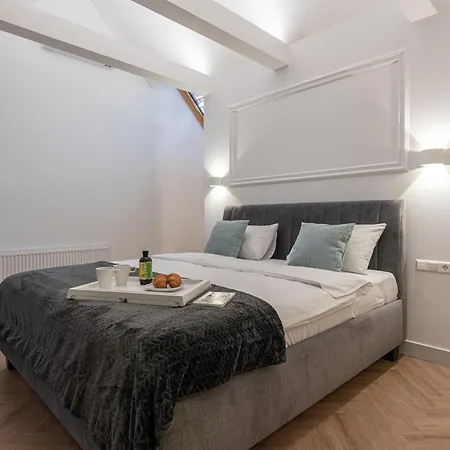 Apartment Cohost I Premium Residences I On The Historic Pilies Street I Self Check-in *
