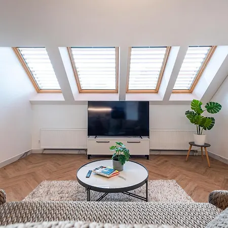 Cohost I Premium Residences I On The Historic Pilies Street I Self Check-in Apartment