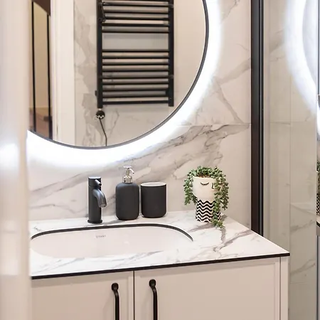 Cohost I Premium Residences I On The Historic Pilies Street I Self Check-in Vilnius